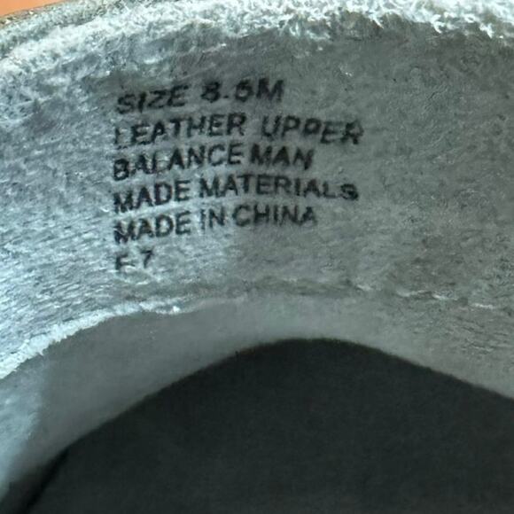 Klogs NWOB Landing Gray Leather Slip On Buckle Accent Chunky Heel Comfort Clogs - Picture 10 of 11